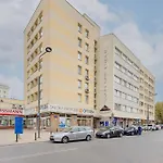 Beautiful Two-Storey Three-Bedroom Apartment By Noclegi Renters