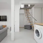Beautiful Two-Storey Three-Bedroom Apartment By Noclegi Renters