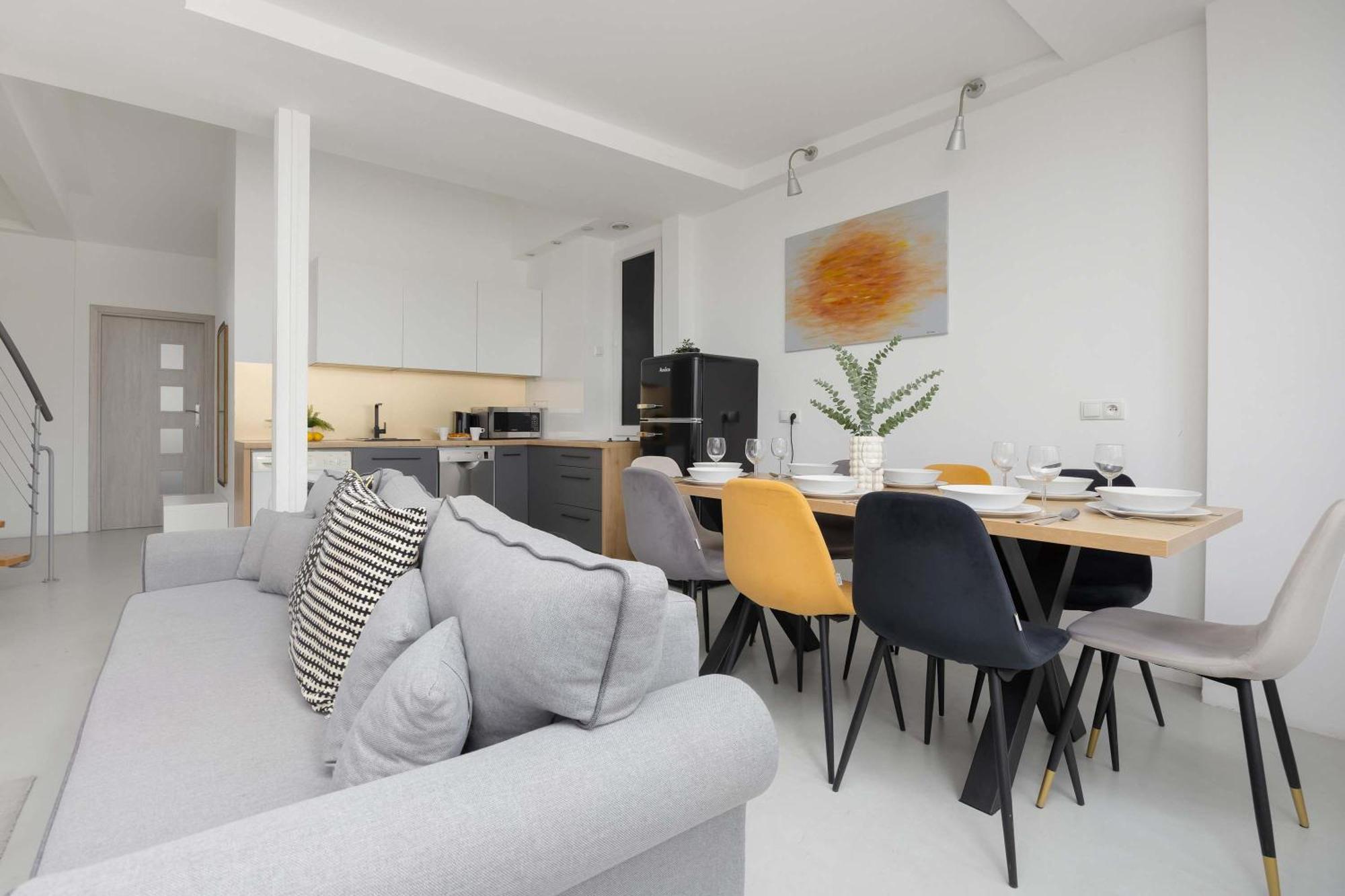 Beautiful Two-storey Three-bedroom By Renters * Warszawa