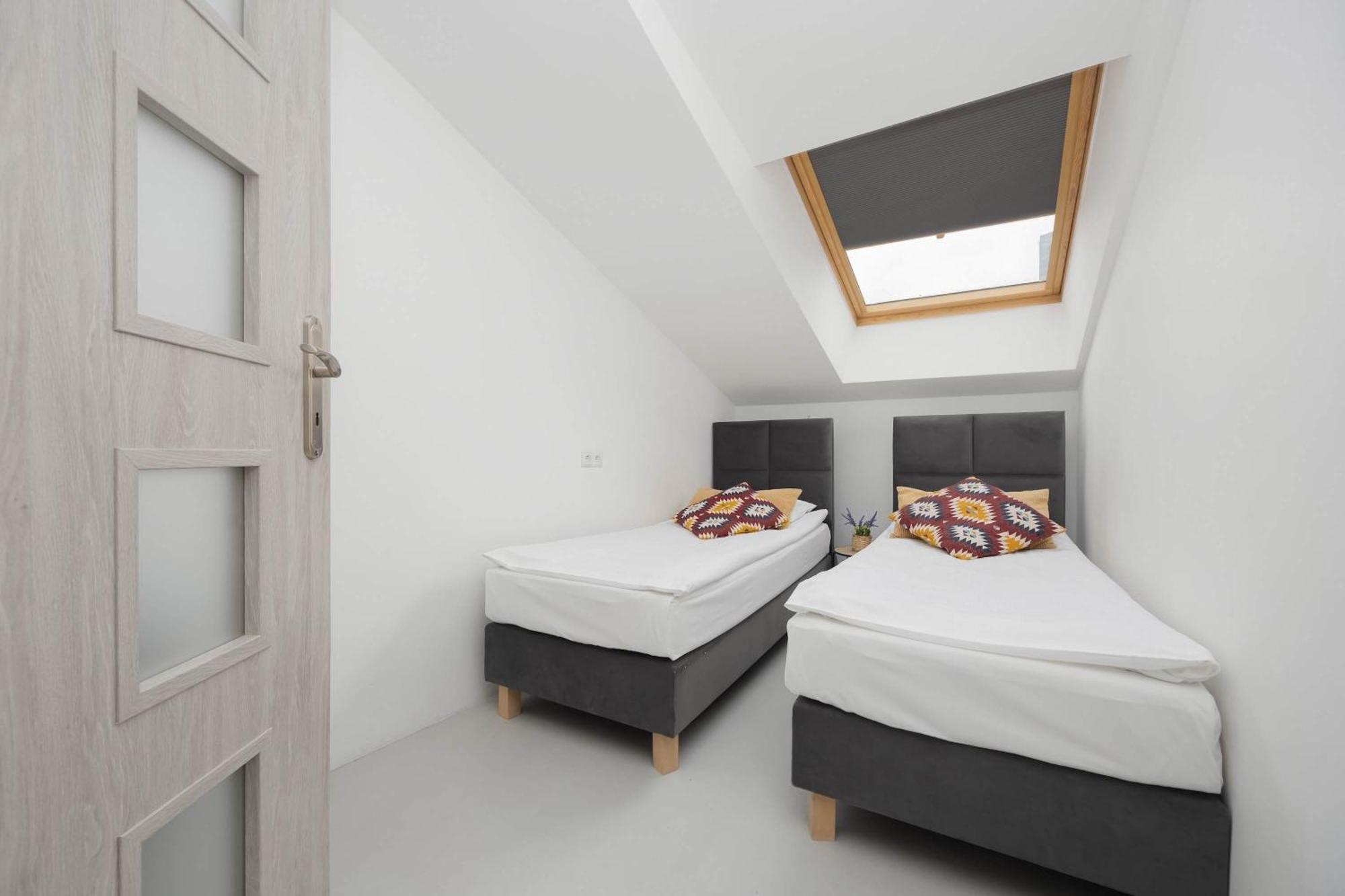 Beautiful Two-storey Three-bedroom By Renters Warszawa